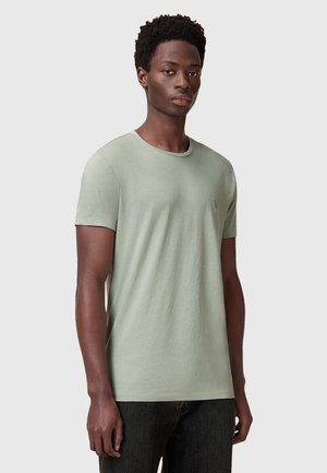 T-shirt verde chiaro a maniche corte realizzato in cotone morbido, con scollatura rotonda e un piccolo logo ricamato sul lato sinistro del petto.