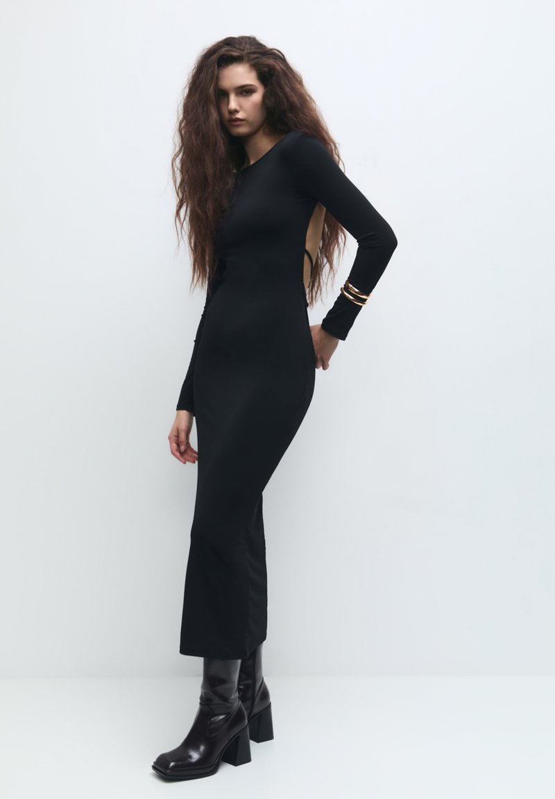 PULL&BEAR Robe en jersey black/noir ZALANDO.FR