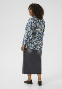 Kaffe Curve MAHLIA  - Pusero - bering sea white paisley