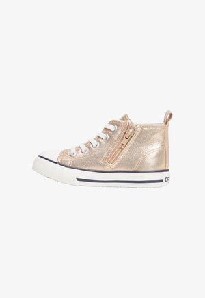 Sneaker alto in rosa oro metallizzato con punta in gomma bianca, strisce blu scuro a contrasto e chiusura con zip laterale.