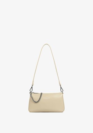 Borsa a tracolla rettangolare in pelle beige con dettaglio catena argento e logo "Lancaster Paris" sul davanti.