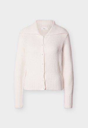 Λευκό ζακέτα από μαλακό πλεκτό υλικό, με ριμπ τελείωμα και μανσέτες, φαρδύ γιακά και κούμπωμα μπροστά με κουμπιά στο ίδιο χρώμα.