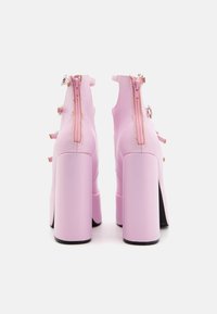 Koi Footwear PEARL DEWDROP PLATFORM HEELS - Visoke pete - pink