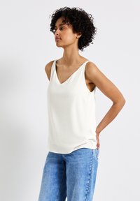 Street One - Top