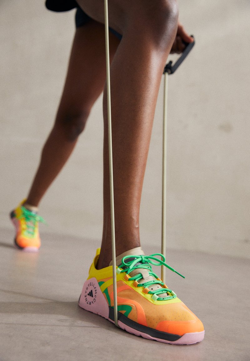 adidas by Stella McCartney DROPSET - Tenisice za trening - hazy orange/true pink/bright yellow