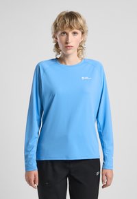Lichtblauw langemouwen shirt van gladde stof. Voorzien van een ronde halslijn en een subtiele logo op de linkerborst. Eenvoudig, atletisch ontwerp.