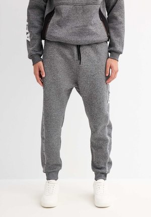 JOGGER ATRÁS - Pantalones deportivos - gris