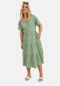 Yours Clothing FLORAL TIERED  - Vardagsklänning - light green