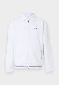 Λευκό μακρυμάνικο μπουφάν με φερμουάρ και γιακά, μαύρο λογότυπο "BOSS" στο στήθος και λεπτές μαύρες ρίγες κοντά στο στρίφωμα.