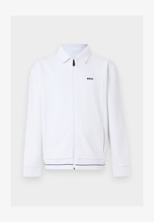 Λευκό μακρυμάνικο μπουφάν με φερμουάρ και γιακά, μαύρο λογότυπο "BOSS" στο στήθος και λεπτές μαύρες ρίγες κοντά στο στρίφωμα.