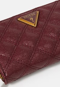 Guess GIULLY MEDIUM ZIP AROUND - Portemonnee - burgundy