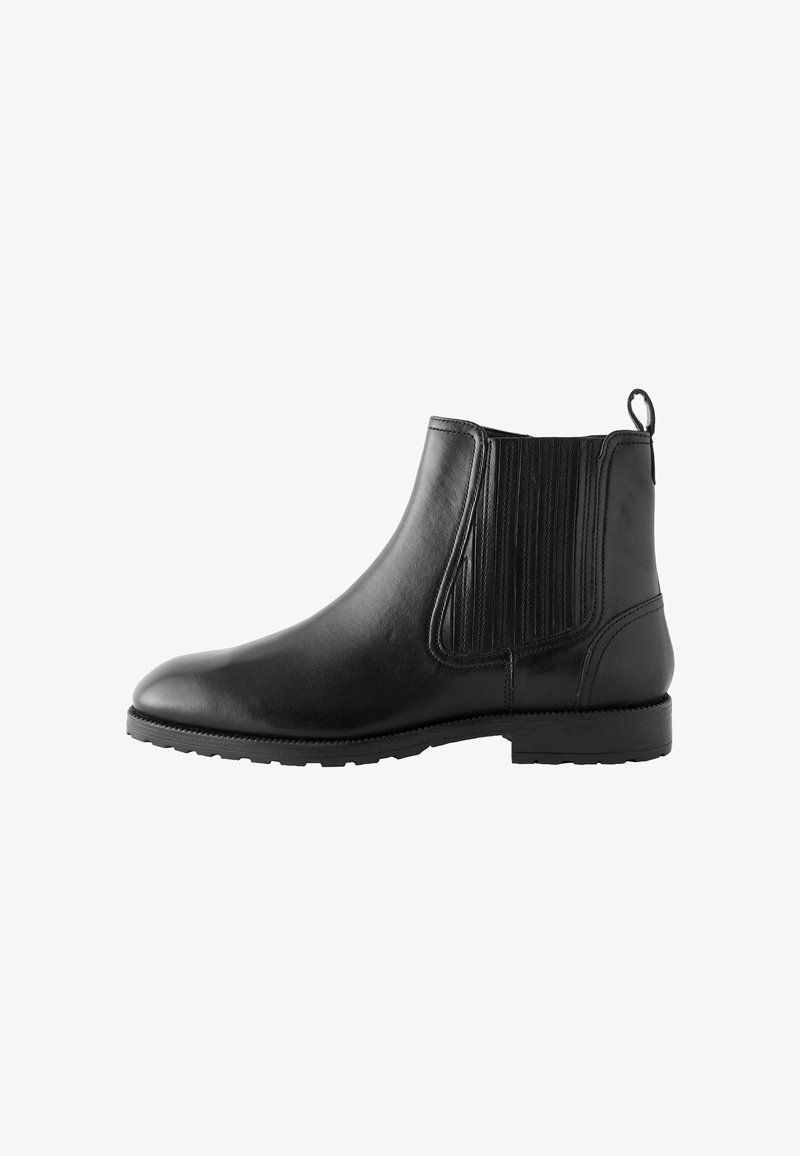 Bottines Chelsea en cuir noir avec des panneaux latéraux élastiques, une languette, un bout arrondi et une semelle en caoutchouc texturé pour une meilleure adhérence.