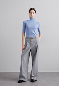 Filippa K ELBOW SLEEVE - Džemperis - sky blue