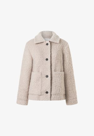 Beige sherpa fleece jas met knopen aan de voorkant, twee grote opgestikte zakken, een kraag en lange mouwen.