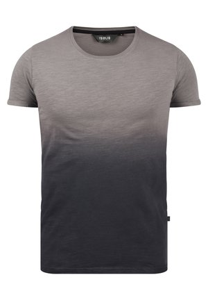 Grå gradient T-skjorte med korte ermer. Mykt stoff som går fra lys grå øverst til mørk grå nederst. Rund hals.