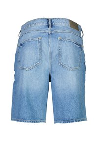 Jasnoniebieskie szorty dżinsowe o prostym kroju, z dwoma tylnymi kieszeniami, żółtym przeszyciem i skórzaną metką na pasku.