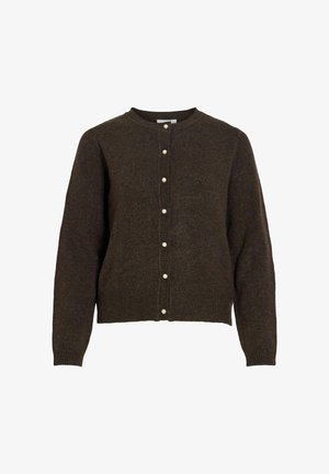 Tumepruun kootud kardigan ümmarguse kaelusega, eest pärlitaoliste nuppudega kinnitatav ning soonikkoes varruka- ja alumise äärega.