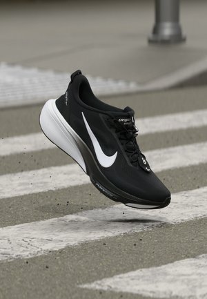 Nike Performance, PEGASUS 42 - Hardloopschoenen voor op de weg - black/white/dark smoke grey