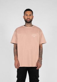 MJ Gonzales HIGHER THAN HEAVEN HEAVY OVERSIZE - T-Shirt print - orange