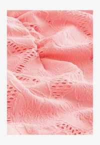 Niet geselecteerd, neon pink broderie