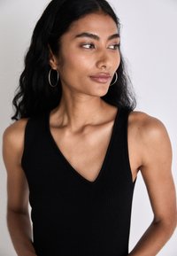 HUGO SHARPIN - Top - black