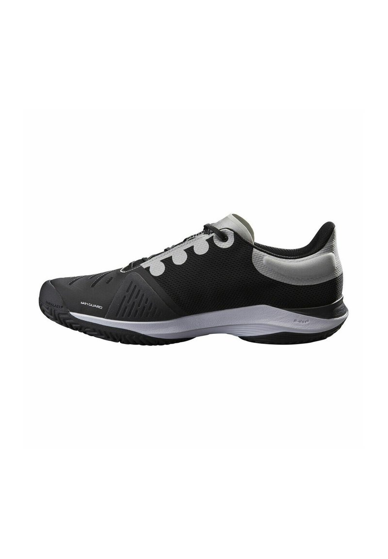 Schwarzer Sportschuh mit einem Obermaterial aus Mesh, kontrastierenden grauen Akzenten, abgerundeter Spitze und einer strukturierten Sohle für besseren Halt. Verfügt über ein traditionelles Schnürsystem.