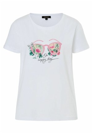 T-shirt blanc à manches courtes avec un graphisme de lunettes de soleil roses montrant des fleurs tropicales, des feuilles, un flamant rose, un papillon et un texte "Oh happy day."