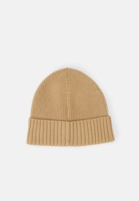 Knit beanie in beige, featuring a ribbed texture, a folded cuff, and a rounded crown with a smooth finish.
