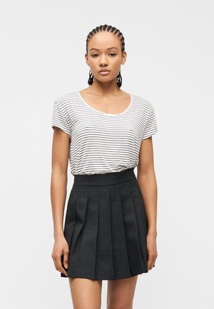 TREND DROP DRAPEY TEE - Tricou basic - white/black