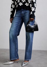 THE CLAW CLIP CROSSBODY - Bolso de mano - black