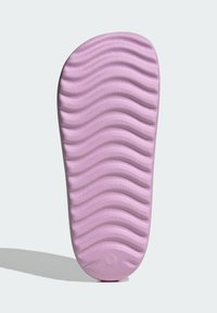 Ljubičasta obućarska uložak s valovitom teksturom, glatkom površinom i zaobljenim rubovima. Na dnu je vidljiva kružna udubina.