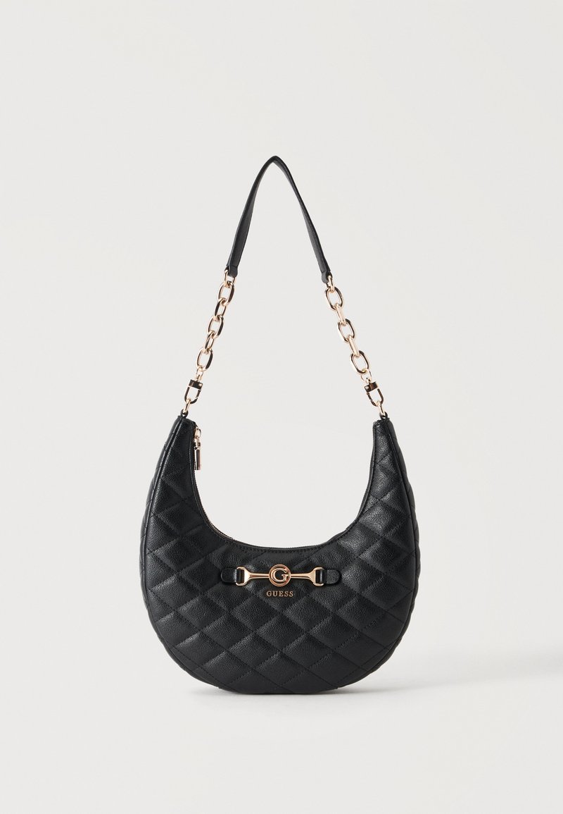 Sac à épaule matelassé noir avec sangle chaîne dorée et logo GUESS doré sur le devant.