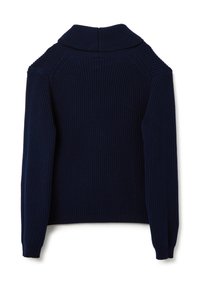 Navyblauer gerippter Pullover mit hohem Kragen, langen Ärmeln und figurbetonter Silhouette, der eine glatte Textur und minimale Details aufweist.