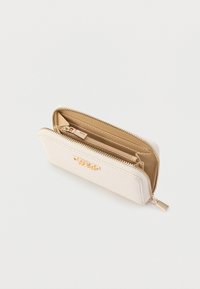 Fehér műanyag körbe cipzáros pénztárca arany színű kiegészítőkkel. Belsejében több kártyatartó és cipzáras aprópénztartó található.