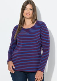 Chemise à manches longues avec un col rond. Tissu violet avec des rayures horizontales bleues. Texture douce, coupe décontractée et design simple.