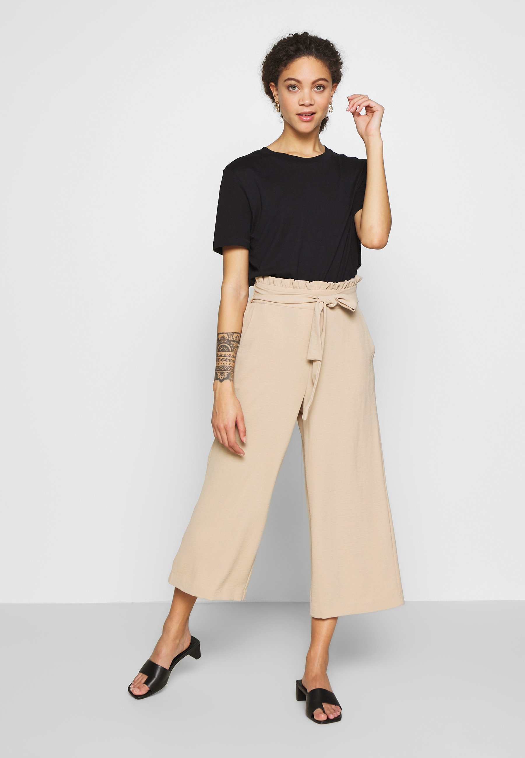 VILA PETITE VIRASHA CROPPED WIDE PANT - Pantaloni - beige - Zalando.it