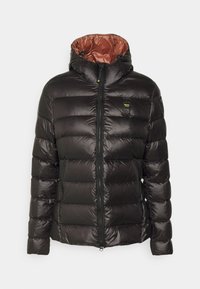 Doudoune noire matelassée avec fermeture éclair à l'avant, deux poches latérales et capuche doublée de marron, présentée sur un fond blanc.