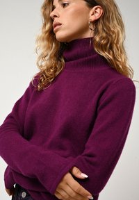Authentic Cashmere LINDA ciemnoliliowy