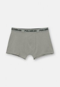 Sive bombažne bokserice z ožjim krojem, ki imajo črn pas z logotipom "PULL&BEAR" in detajli šivanja.