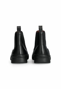 Stivaletti neri in pelle con un design elegante, suole in gomma e pratici tiranti corti sul retro. Finitura liscia con dettagli di cucitura sottili.