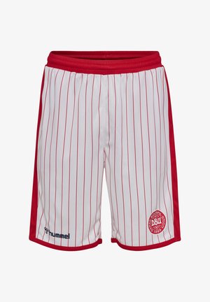 Weiße Sportshorts mit dünnen roten senkrechten Streifen, rotem Bund und Seiten, mit Hummel-Logo und Emblem des dänischen Fußballverbands.