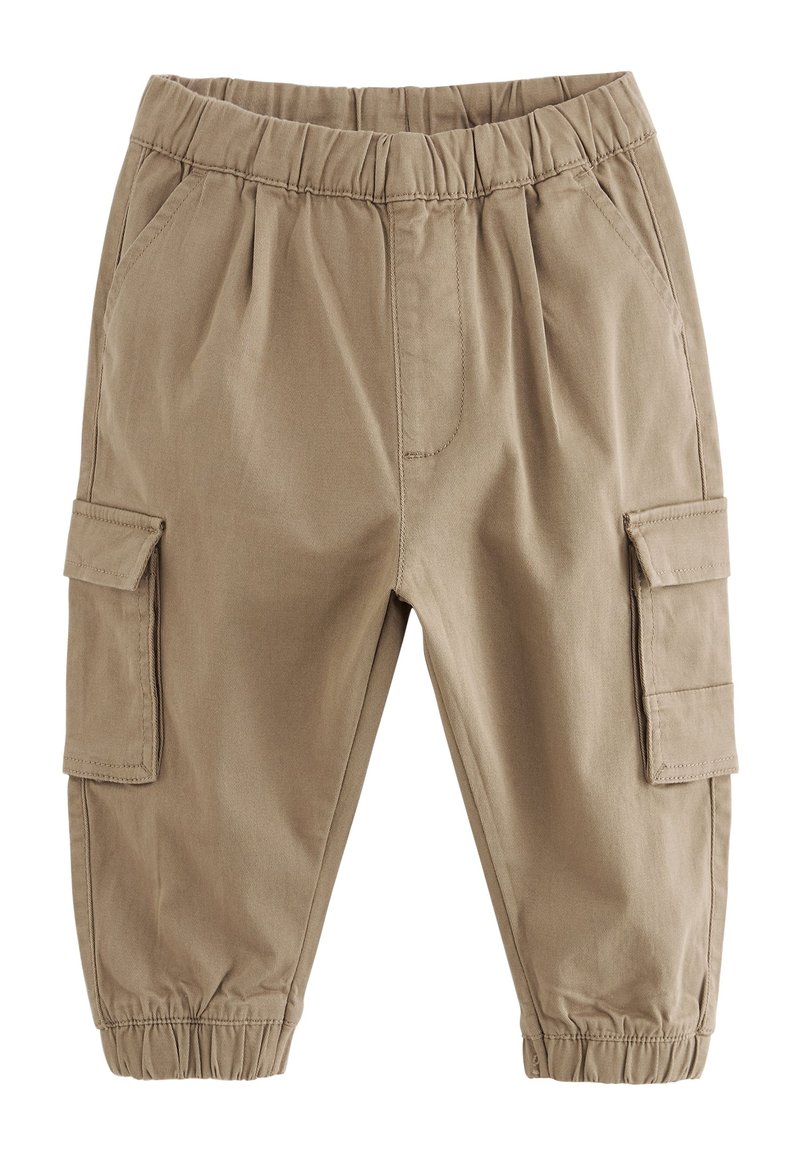 Pantalon cargo couleur beige pour tout-petit avec taille élastique, poches latérales, poches à rabat sur les jambes et bas élastiqués aux chevilles.