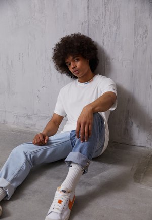 RELAXED MOCK NECK TEE - T-shirt basic - white
