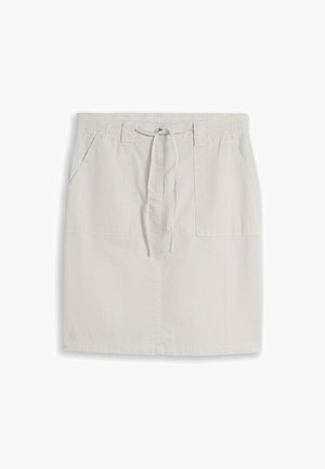 Jupe beige longueur genou avec fines rayures verticales, taille élastique, cordon de serrage, poches avant et passants pour ceinture.