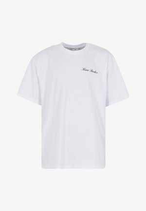 Bílý bavlněný tričko se volným střihem, kulatým výstřihem, krátkými rukávy a černým vyšitým nápisem "Kani Studios" na levé straně hrudníku.