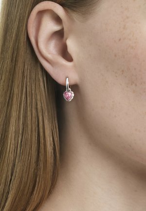 Swarovski, CHROMA DROP EARRINGS, HEART, PINK, RHODIUM PLATED - Orecchini - pink