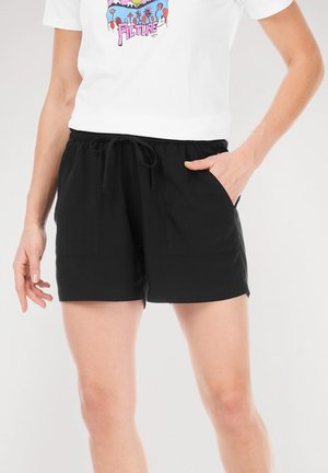 Schwarze Shorts mit elastischem Bund und Kordelzug. Sie verfügen über zwei Fronttaschen und eine lockere Passform. Der Stoff wirkt weich und leicht.