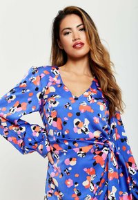 Liquorish ABSTRACT DOT PRINT MINI WRAP - Day dress - blue