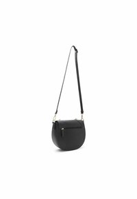Borsa a tracolla in pelle nera con forma semi-circolare, dotata di una tasca frontale con cerniera e dettagli in hardware dorato. Include una tracolla regolabile.
