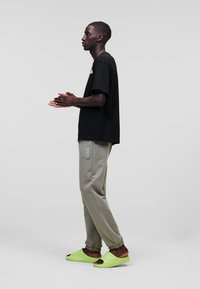 KARL LAGERFELD OVERSIZED IKON FASHION - Triko s potiskem - black